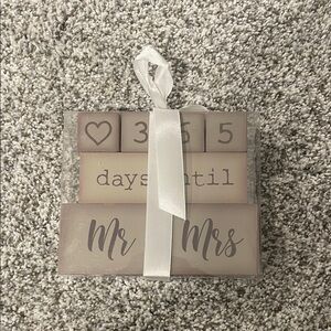 GANZ Mr & Mrs Countdown Blocks with White Ribbon